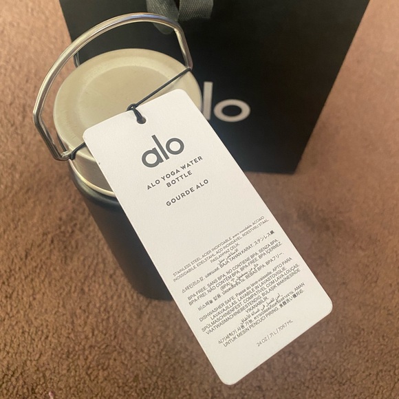 ALO Yoga Black Water Bottle - Picture 4 of 6